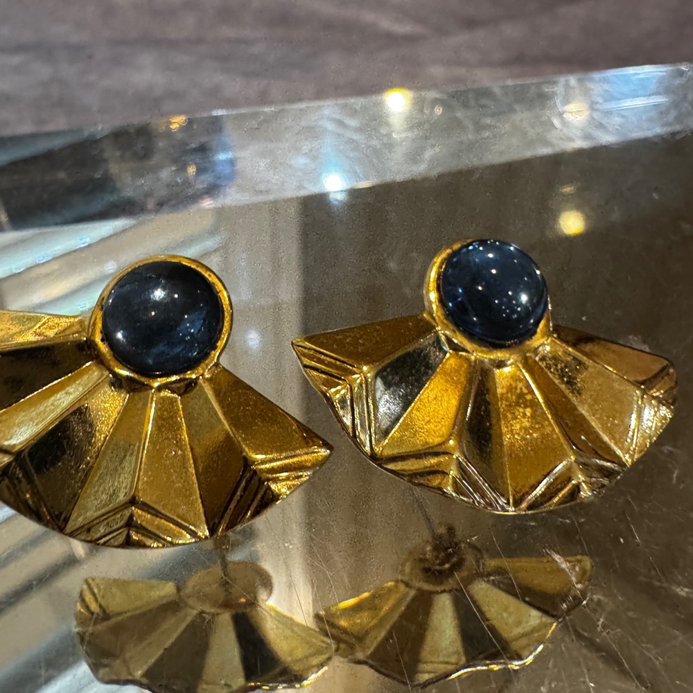 Avon Vintage Elegant Gold and Blue Stone Fan. Pierced Earrings